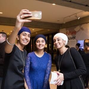 Meet your Posher, Sharon